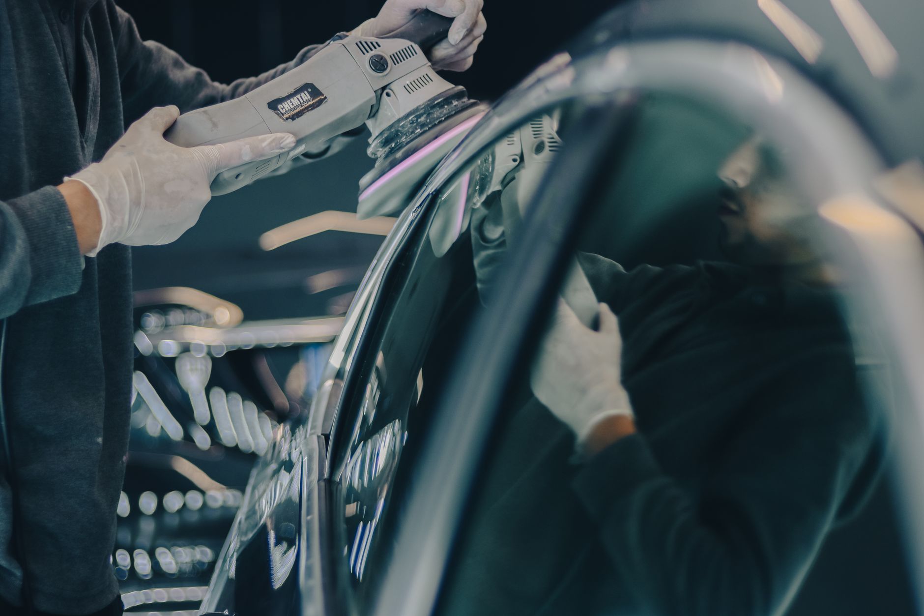 Оклейка авто плёнкой в Москве: цены, сроки и запись в студию OnlyCars