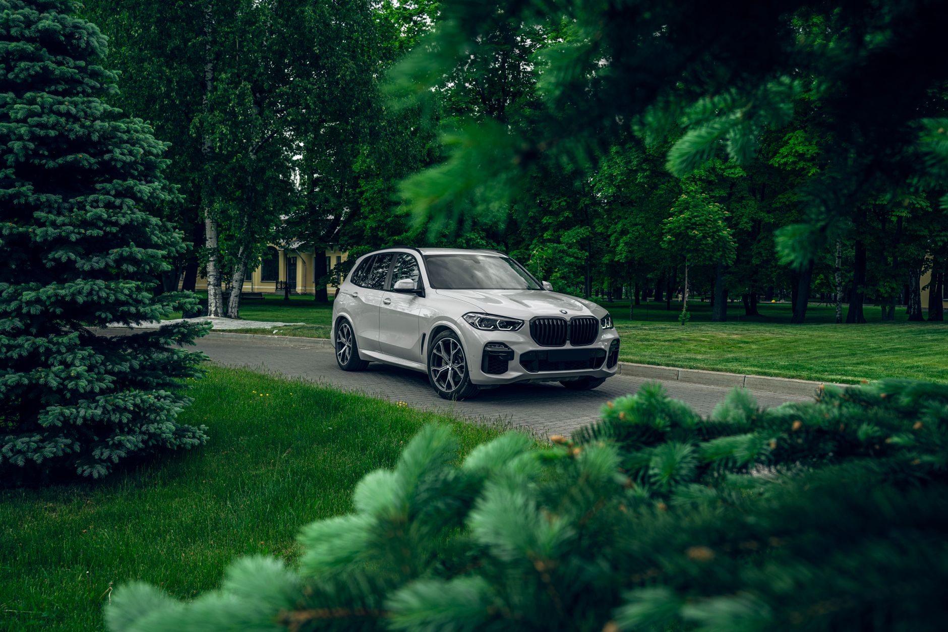 Оклейка внедорожника плёнкой: Land Cruiser, BMW X5, LX